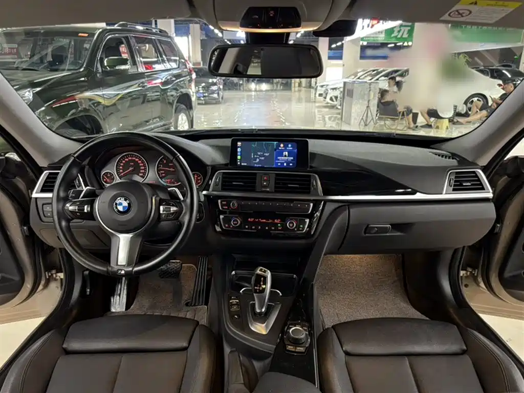 BMW 3 Series GT 2018 320i Fashion фото 15