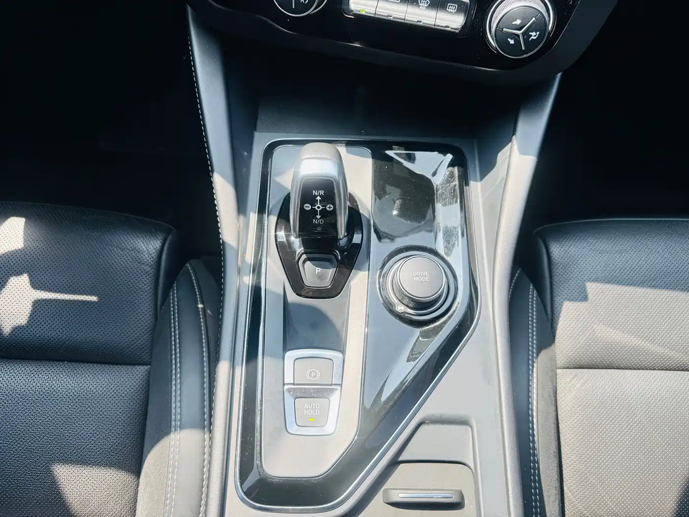 Lynk & Co 02 Hatchback 2022 2.0TD Pro фото 11