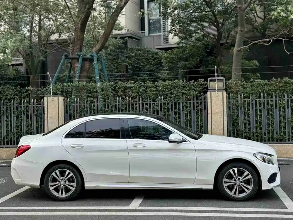 Mercedes-Benz C-Class 2017 Facelift C 200 L Sport Edition фото 4