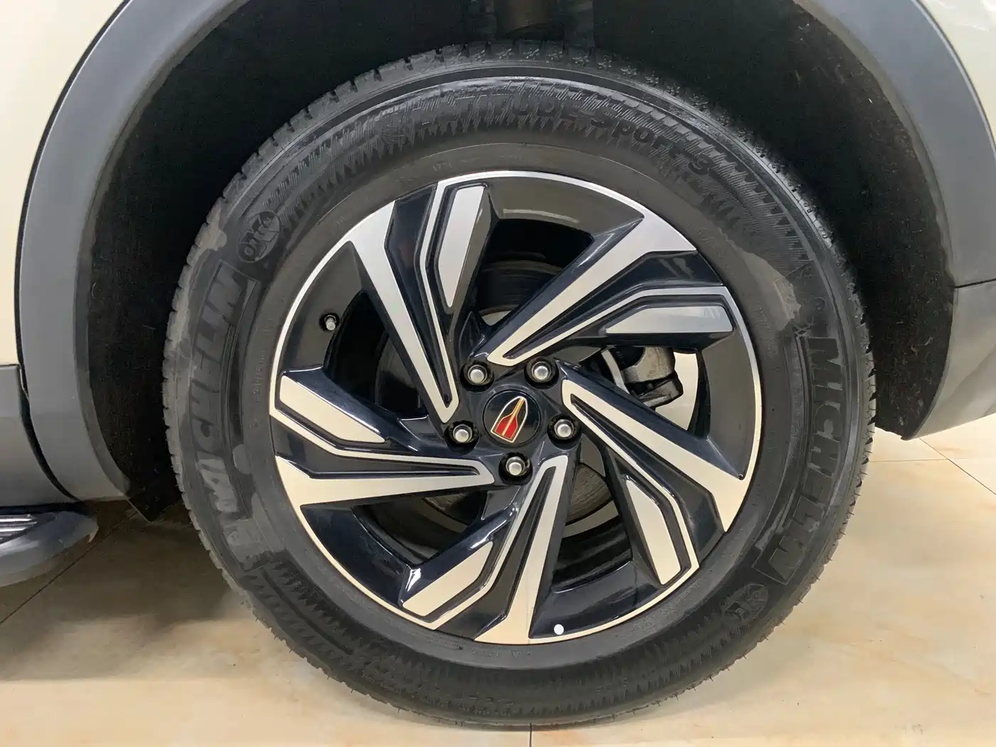Hongqi HS5 2022 Facelift 2.0T Smart Flag Enjoyment Edition фото 14