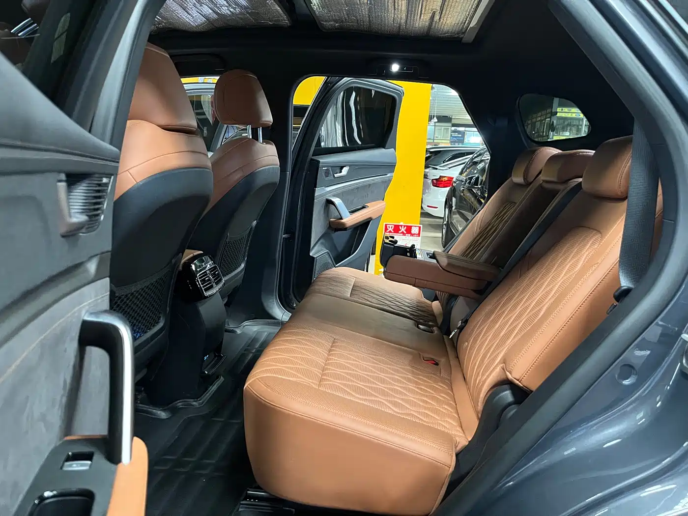 BYD Tang New Energy 2023 Model DM-i Champion Edition 112KM Honor фото 13