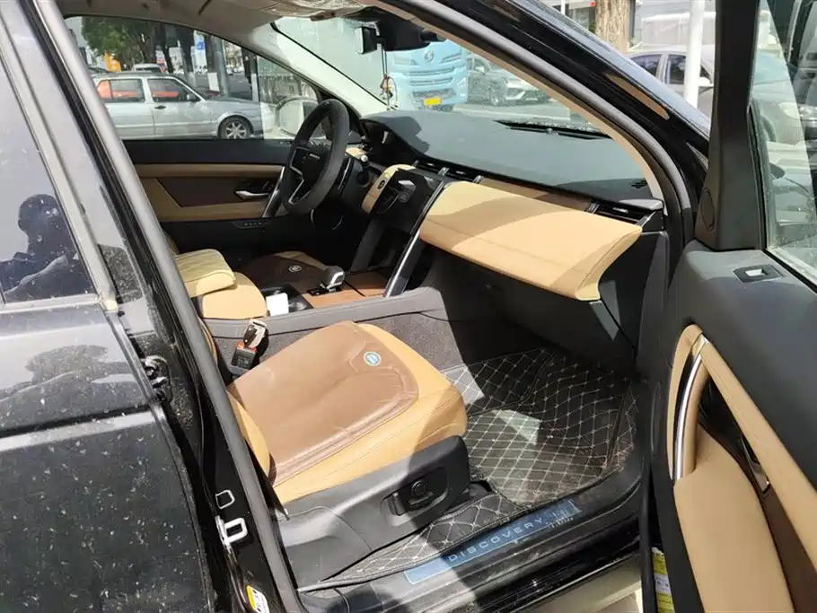 Land Rover Discovery Sport 2024 Performance Technology Edition фото 8