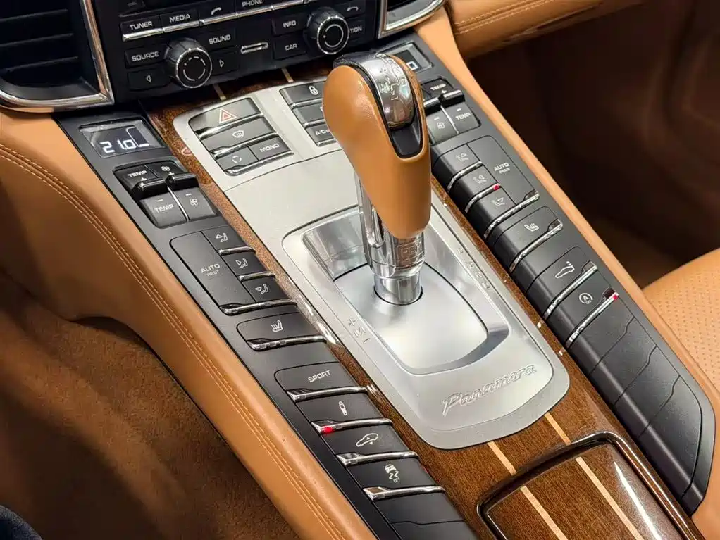 Porsche Panamera 2013 Panamera Platinum Edition 3.6L фото 16