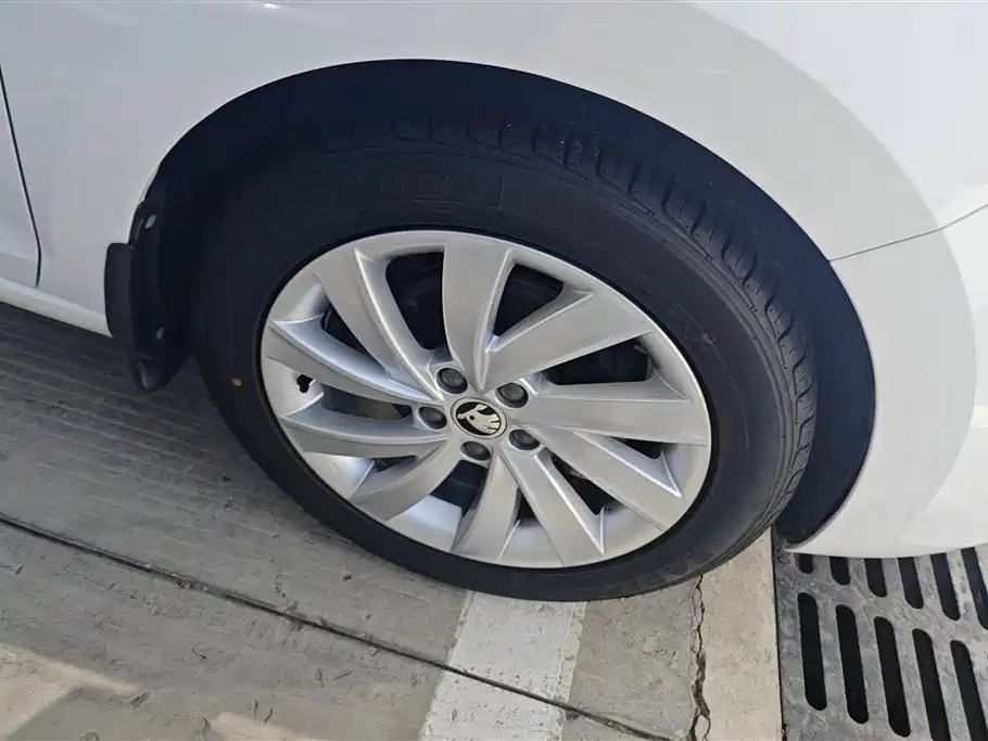 Škoda Rapid 2019 1.5L Automatic Comfort China V фото 6
