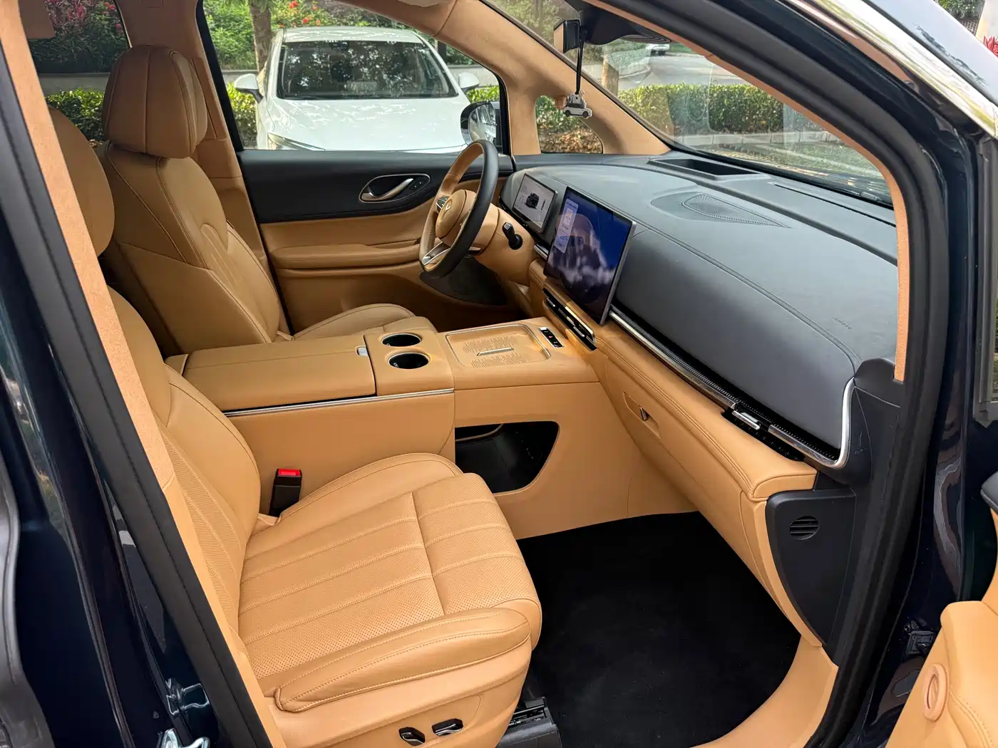Voyah Auto Voyah Dreamer 2025 Model PHEV 4WD Premium QianKun Edition фото 20