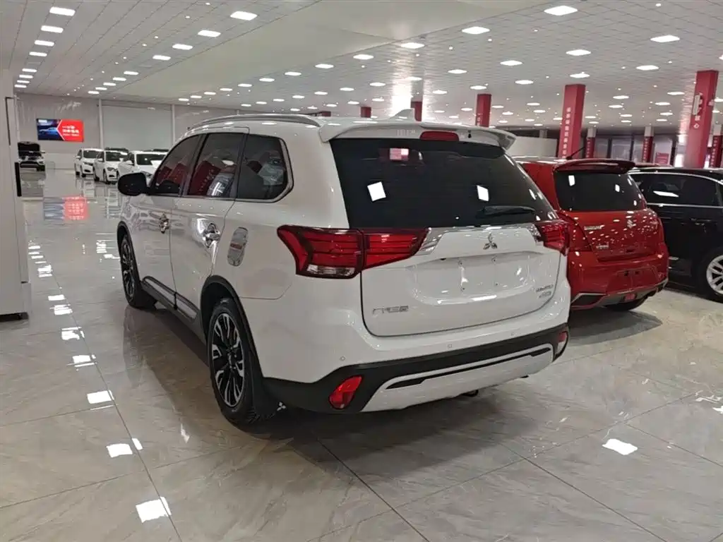 MITSUBISHI OUTLANDER