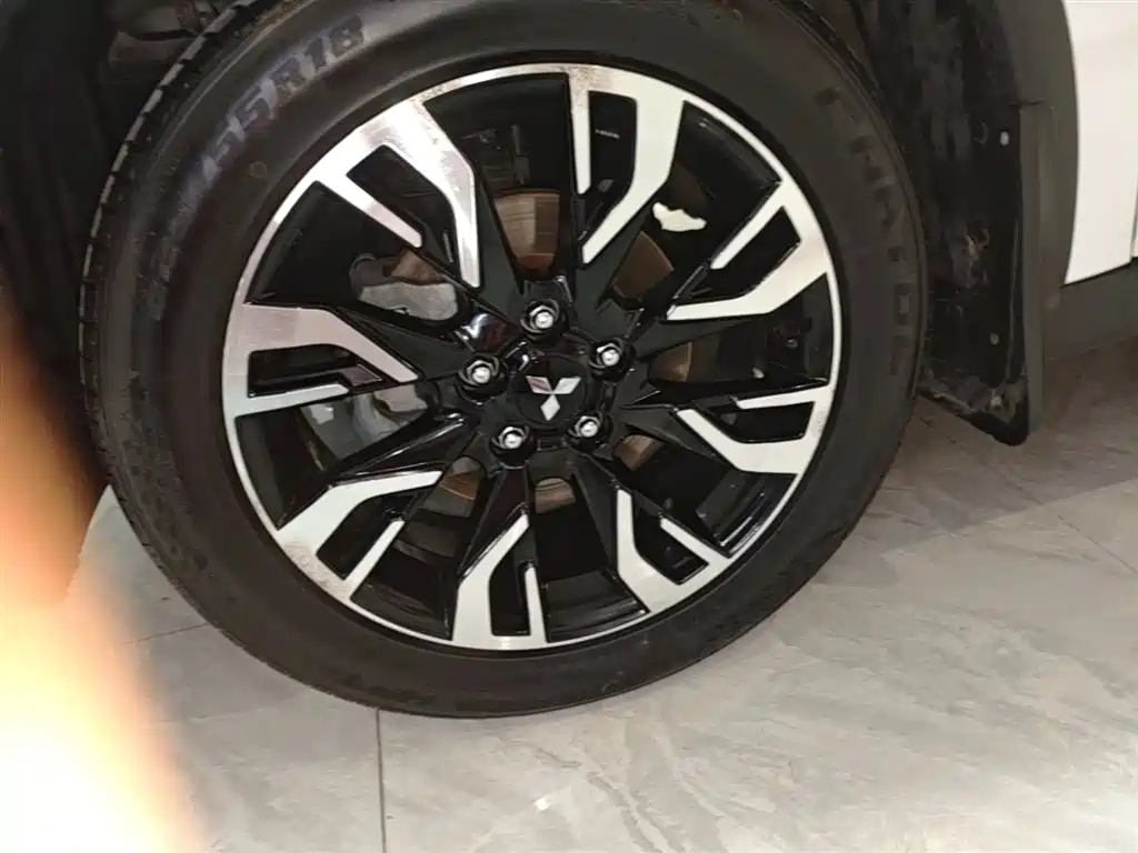 Mitsubishi Outlander 2019 2.4L 4WD Deluxe Edition 7-seater China V фото 23