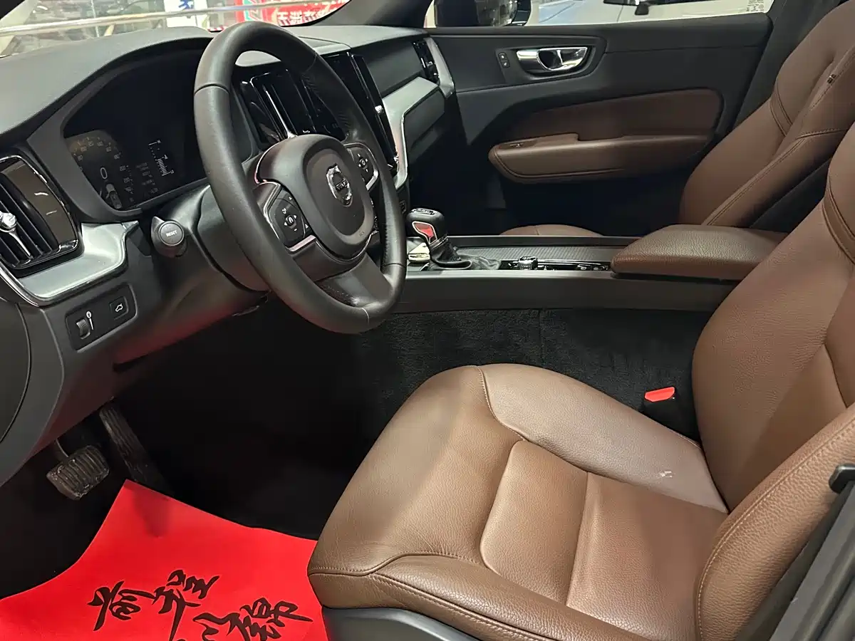 Фото 7 - Volvo XC60