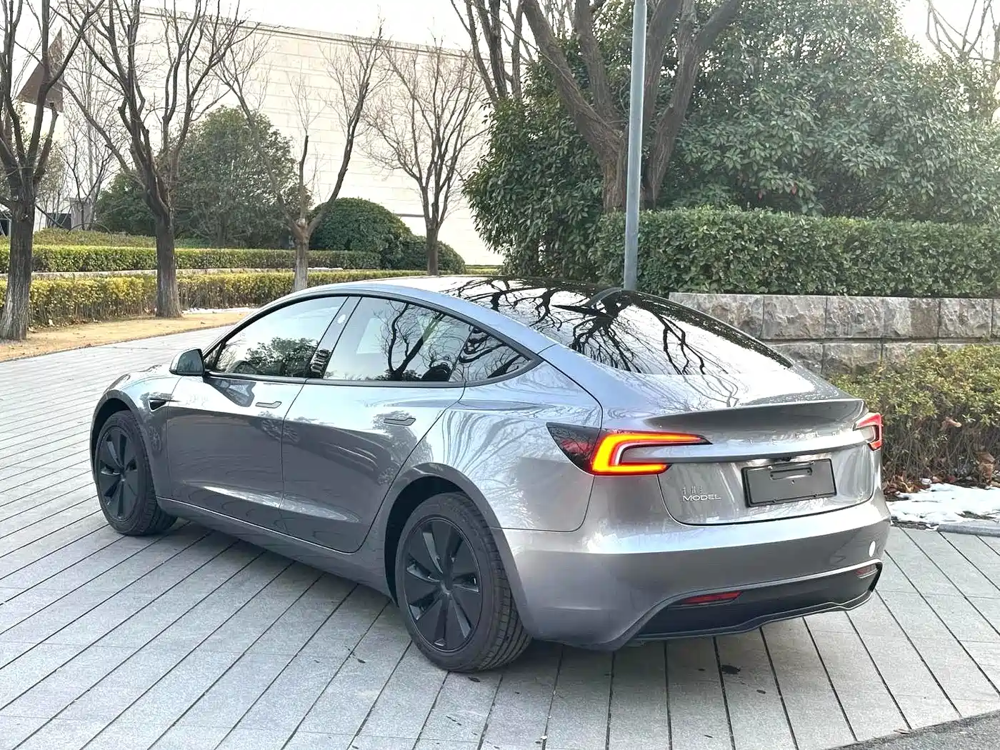 TESLA MODEL 3