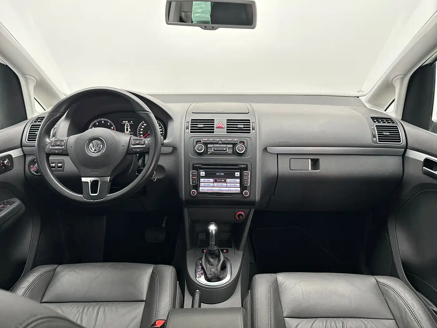 Volkswagen Touran 2015 1.4T DSG Flagship Edition 5-seater фото 33