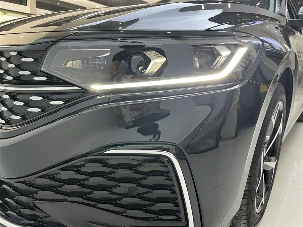 Volkswagen Passat 2023 330TSI Starlight Elite Edition фото 6