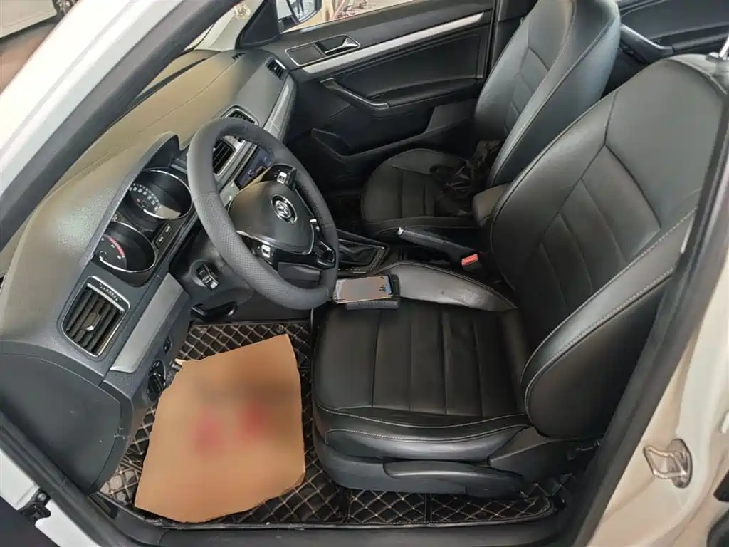Volkswagen Lavida 2017 1.6L Automatic Comfort Edition фото 15