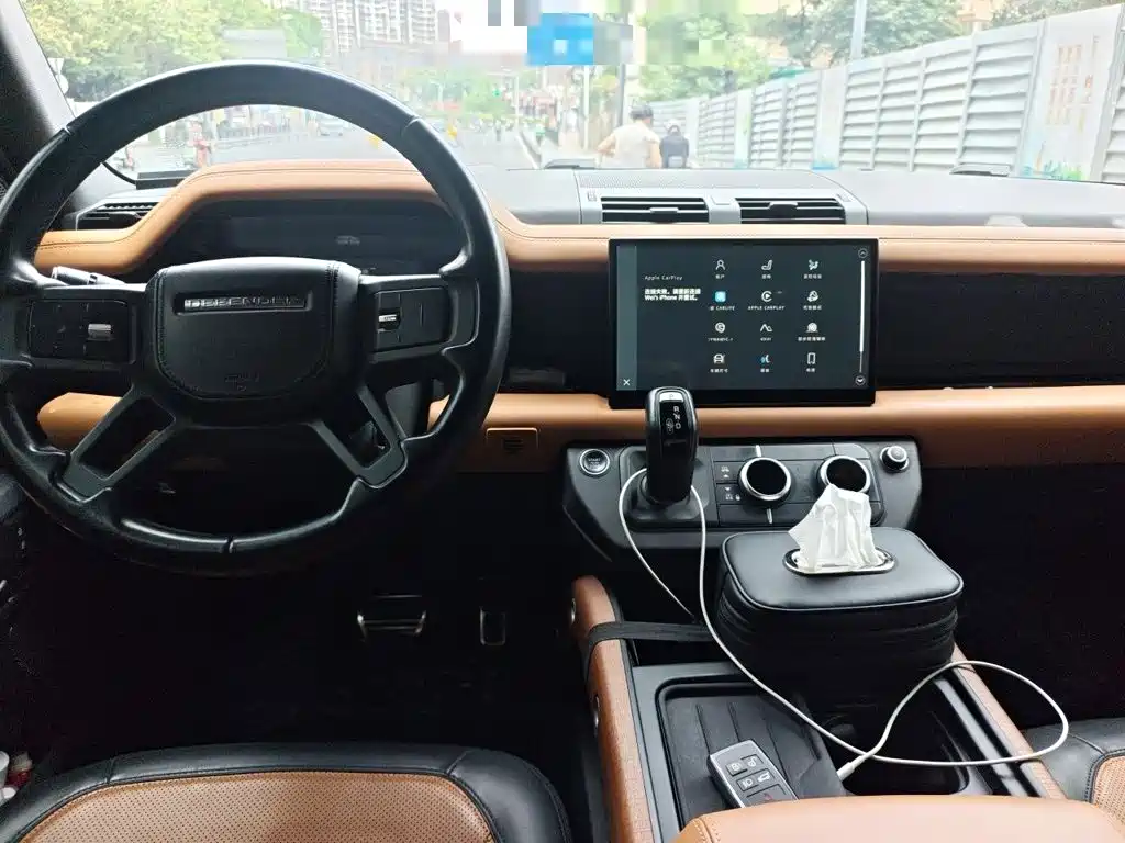 Photo 13 - Land Rover Defender