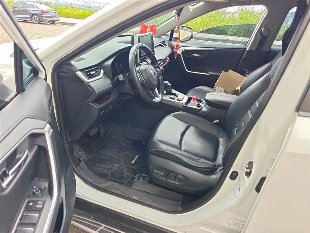 Toyota RAV4 Rongfang 2020 2.0L CVT 4WD Premium Edition фото 14