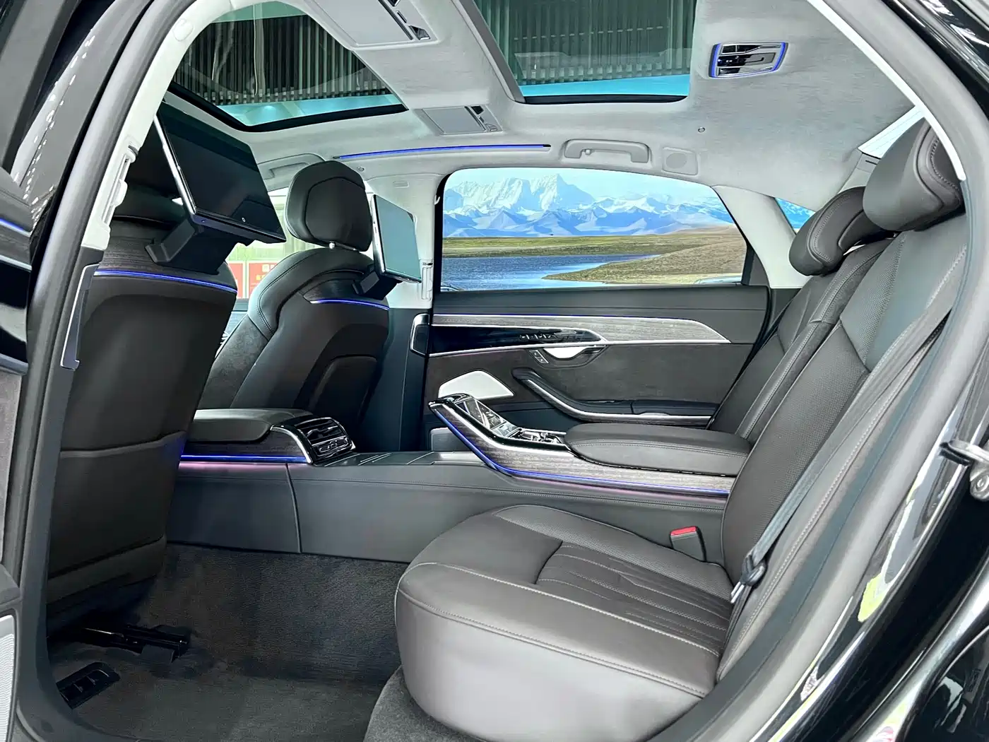 Audi A8 2021 A8L 60 TFSI quattro Premium фото 11