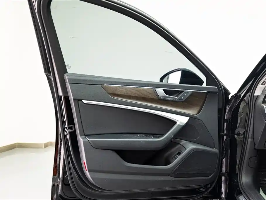 Audi A6L 2021 45 TFSI Exclusive Elegance фото 10