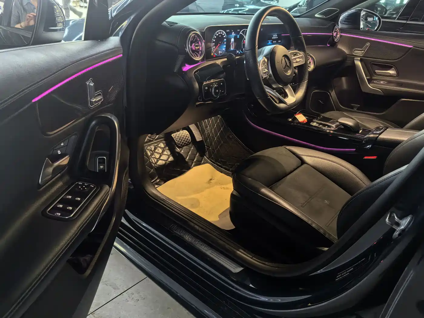 Mercedes-Benz A-Class 2019 A 200 L Sport Sedan фото 5