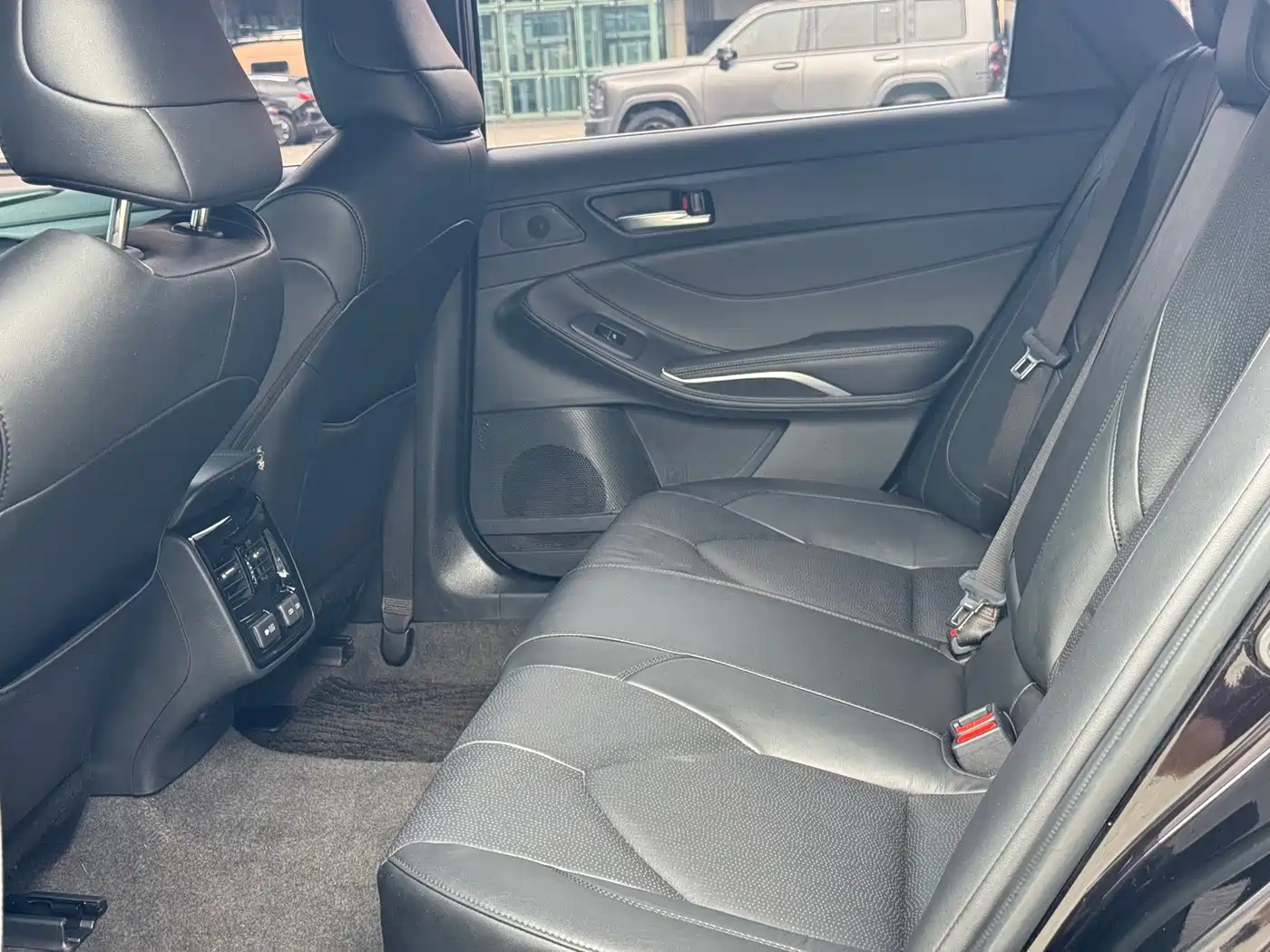 Toyota Avalon 2022 2.0L XLE Premium фото 5