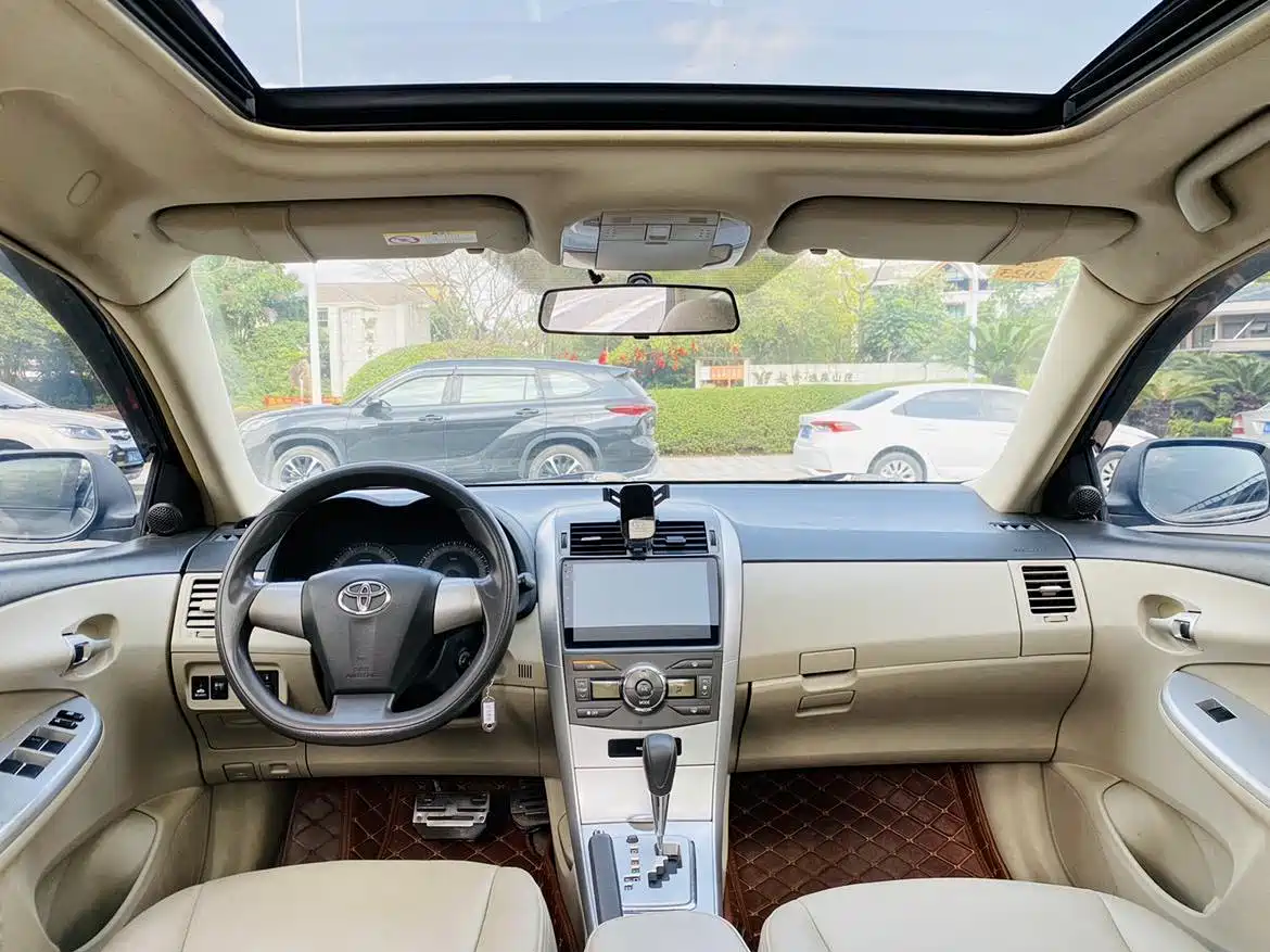 Toyota Corolla 2011 1.8L CVT GL-i фото 10