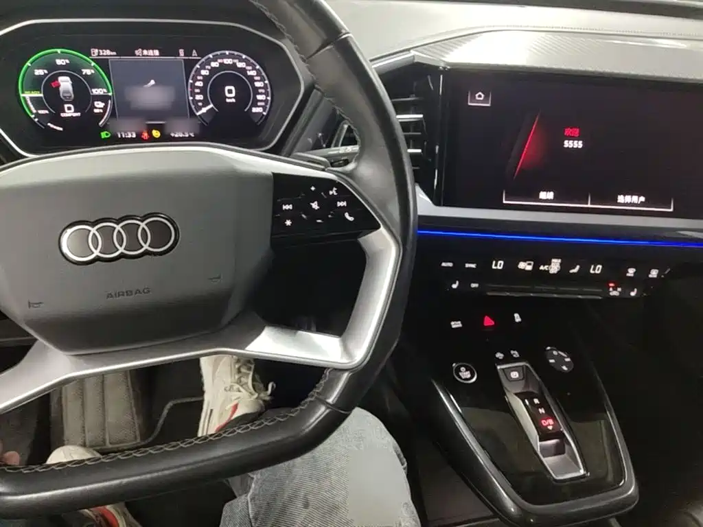 Photo 10 - Audi Q4 e-tron