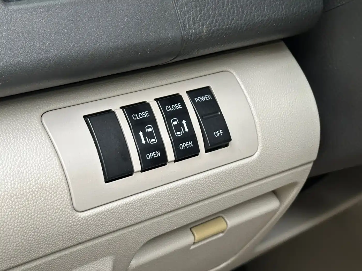 Mazda 8 2012 2011 2.3L Ultimate