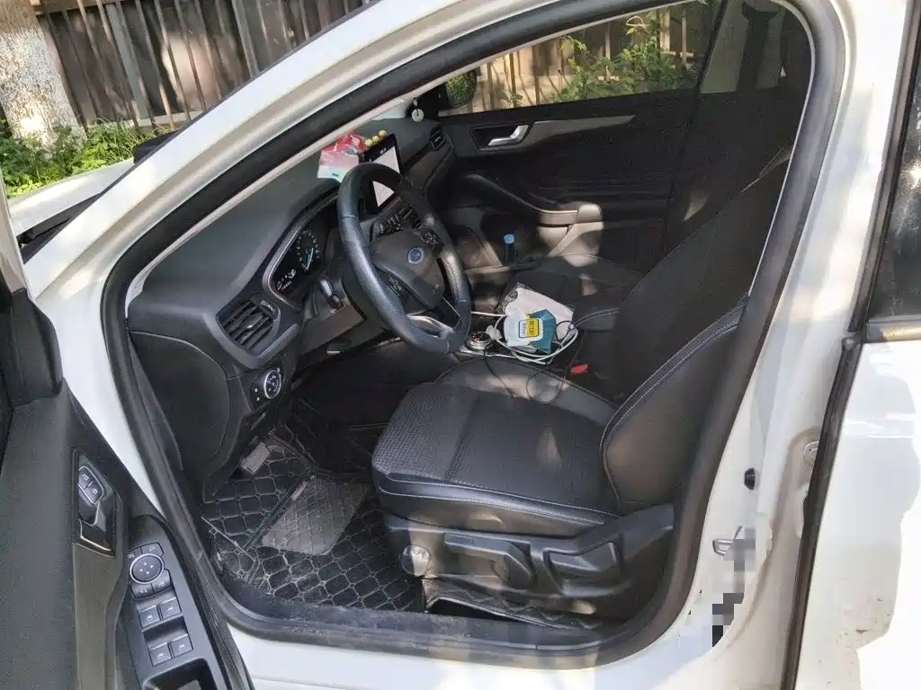 Фото 8 - Ford Focus