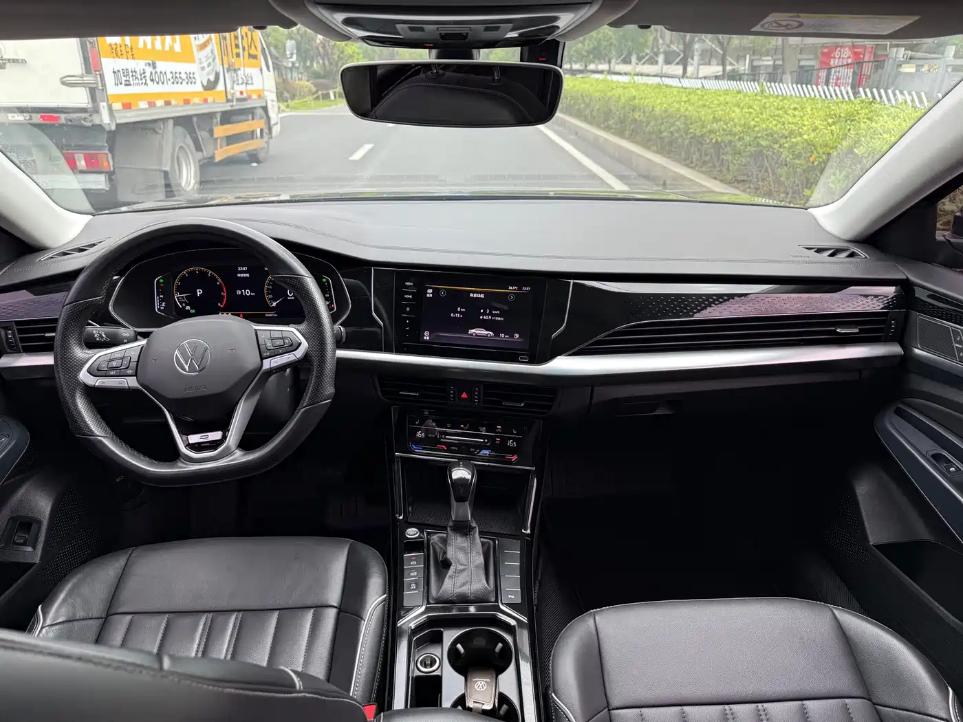 Volkswagen Passat 2022 330TSI Starlight Elite Edition фото 13