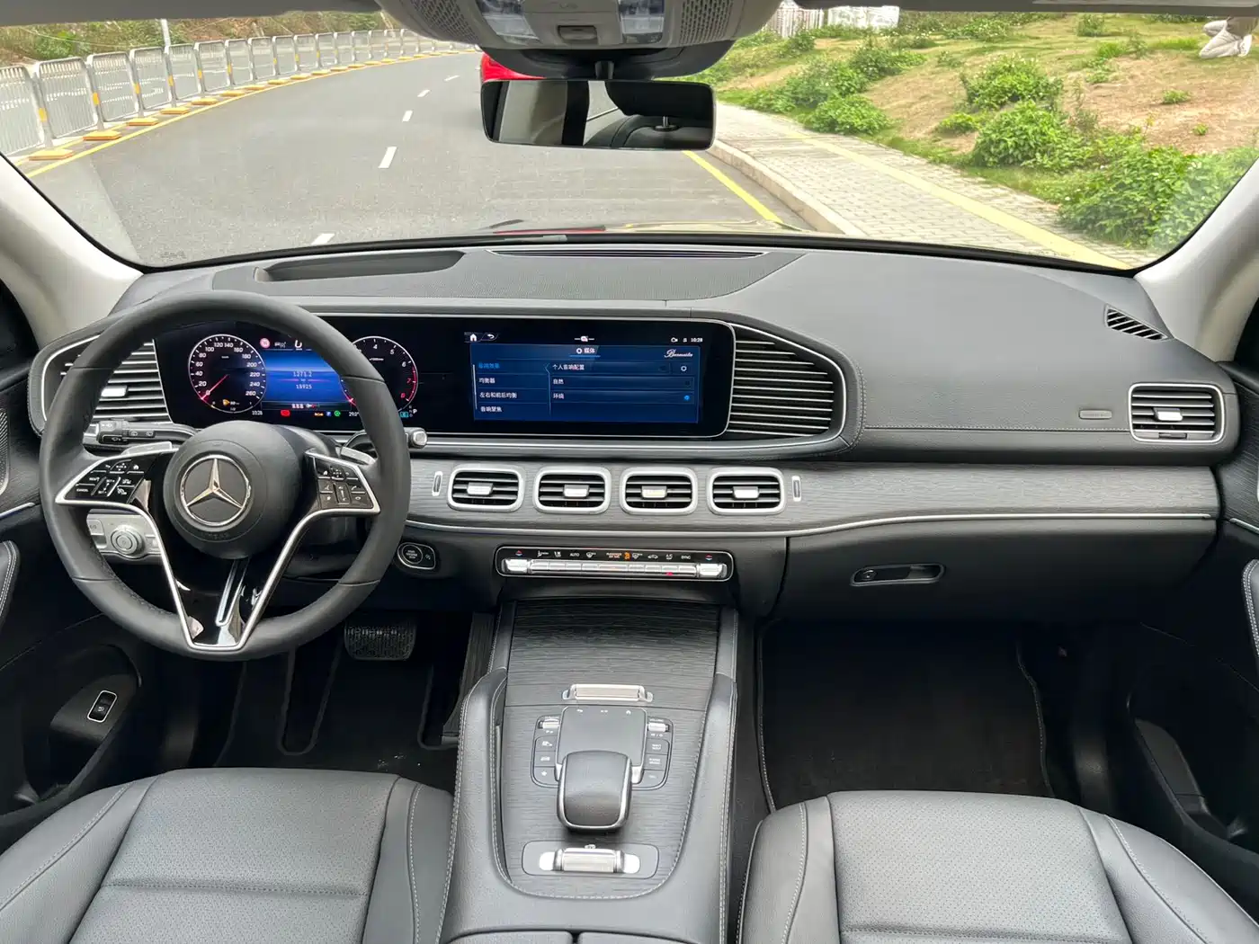 Mercedes-Benz GLE 2024 GLE 450 4MATIC Luxury фото 11