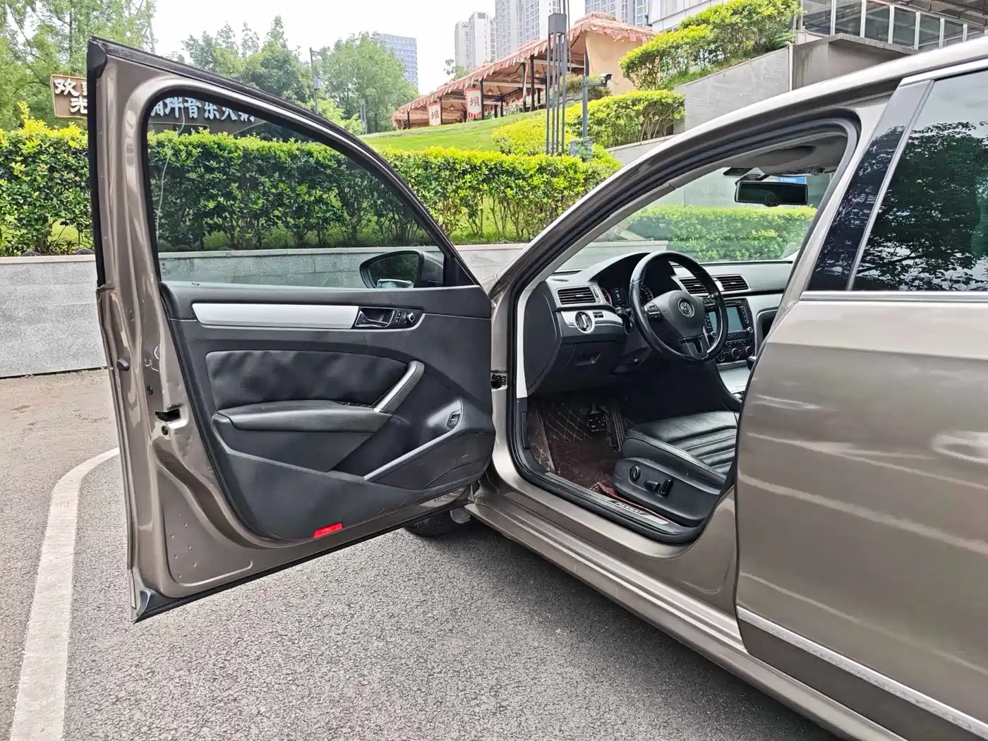 Volkswagen Passat 2014 1.8TSI DSG Executive Edition фото 12