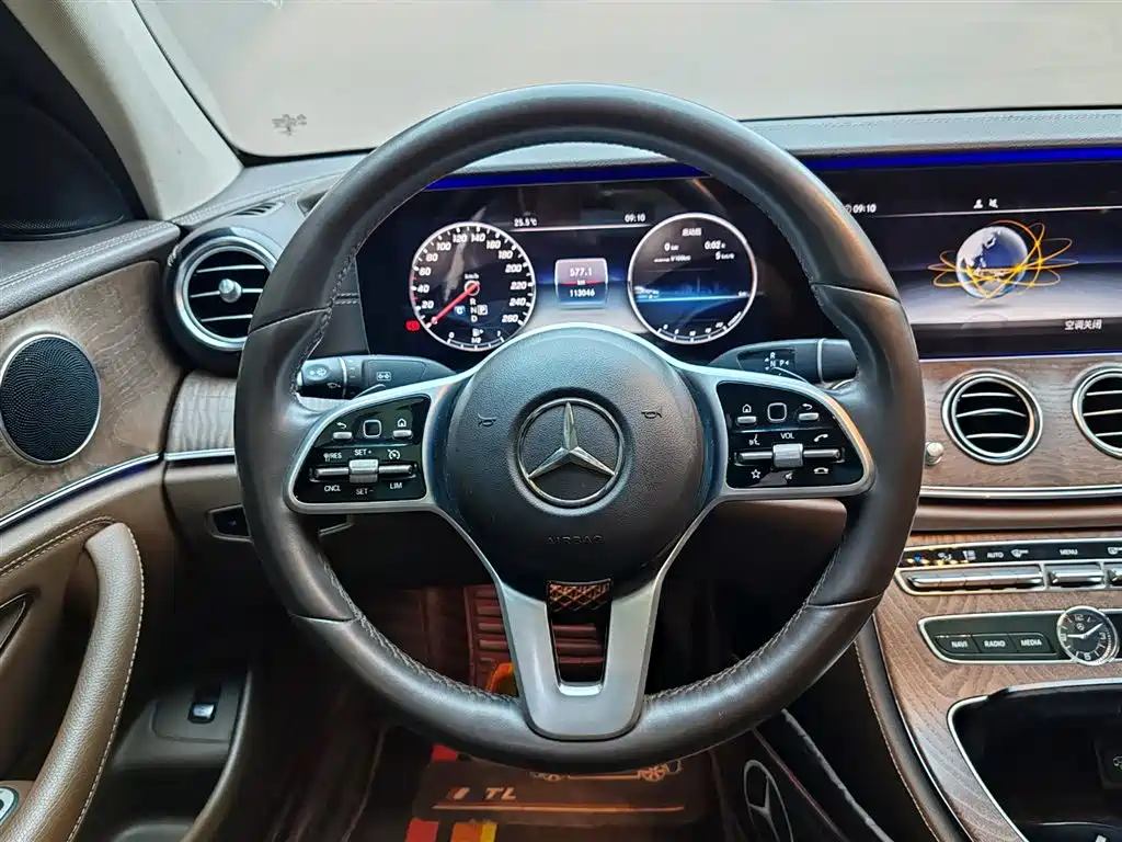 Mercedes-Benz E-Class 2019 E 300 L Fashion фото 18