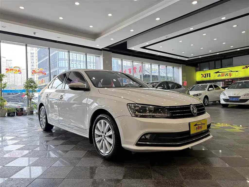 Volkswagen Sagitar 2015 230TSI Automatic Comfort фото 3