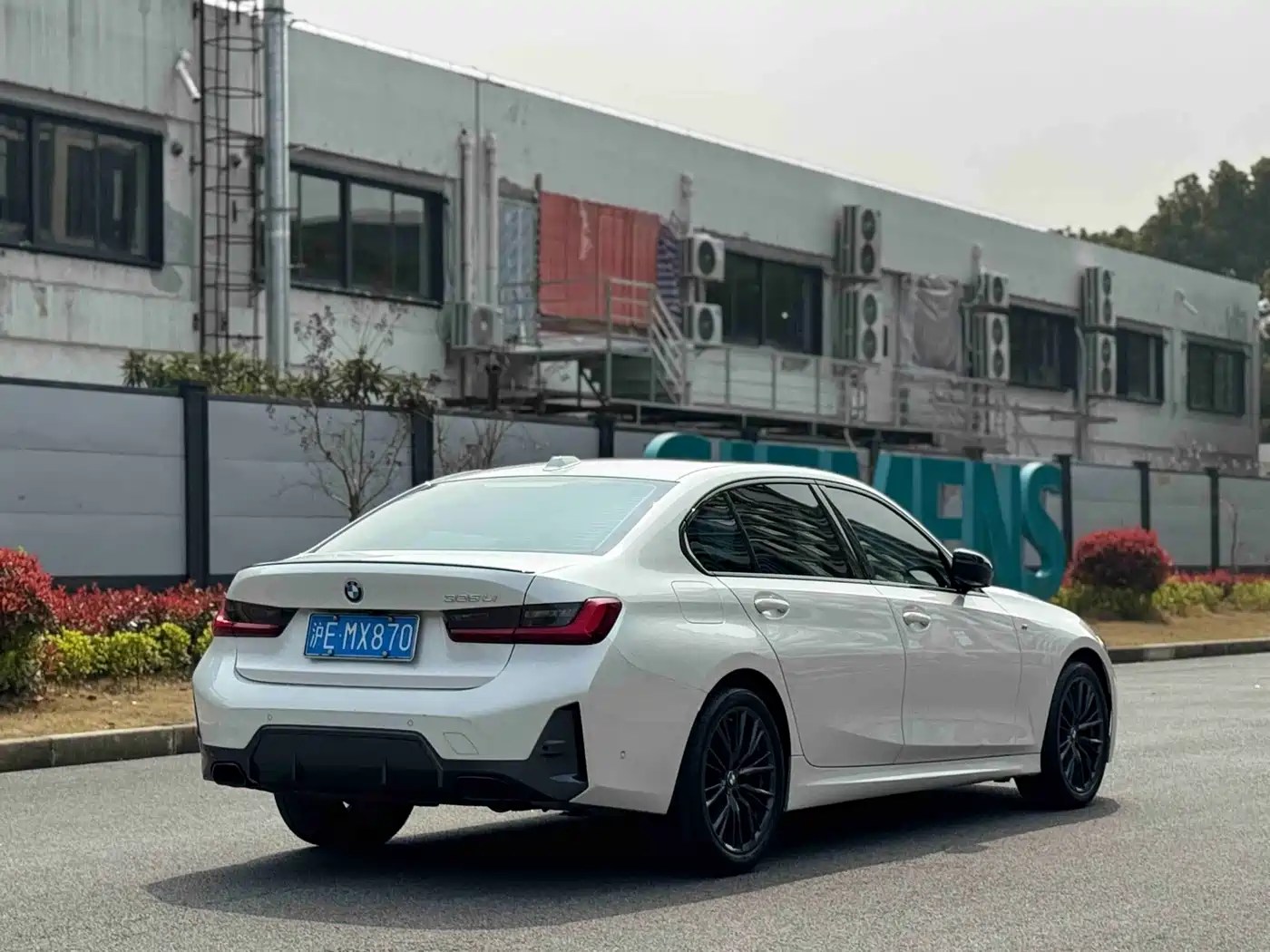 BMW 3 Series 2023 325Li M Sport Black Night Package фото 4