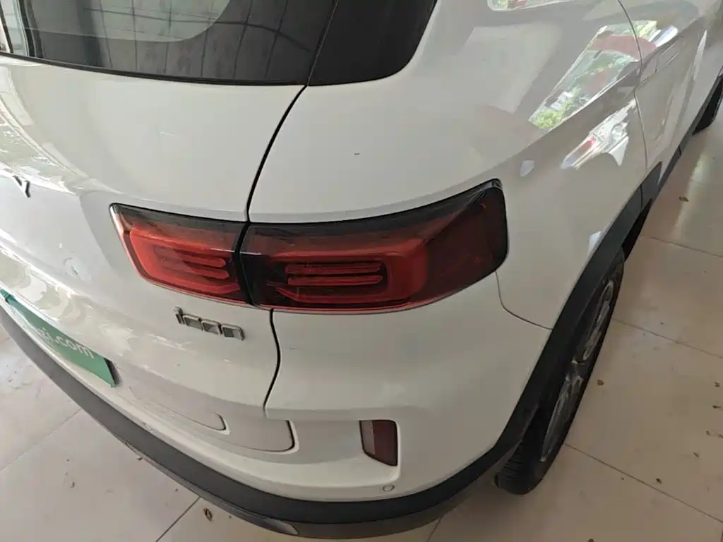 Фото 8 - Geely ICON