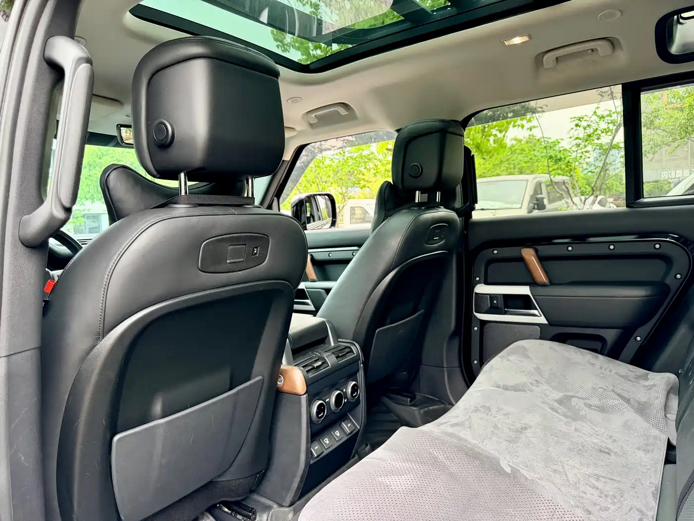 Land Rover Defender 2022 110 P400 X-DYNAMIC HSE фото 21