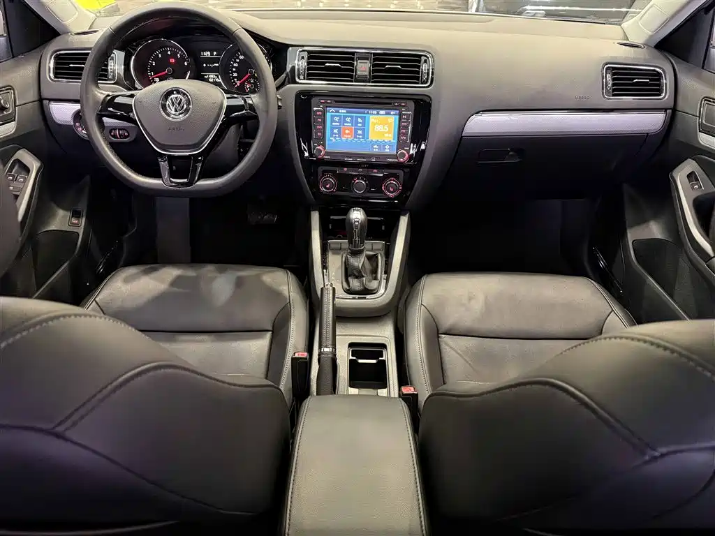 Volkswagen Sagitar 2015 230TSI Automatic Comfort фото 8