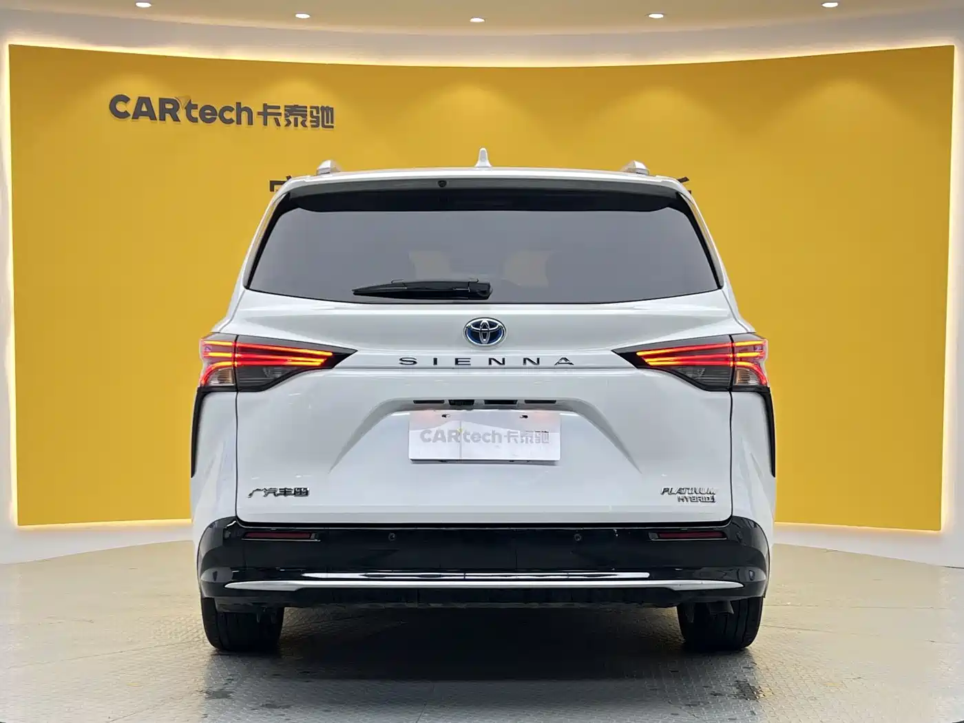 Toyota Sienna 2023 2.5L Hybrid Platinum Edition фото 37