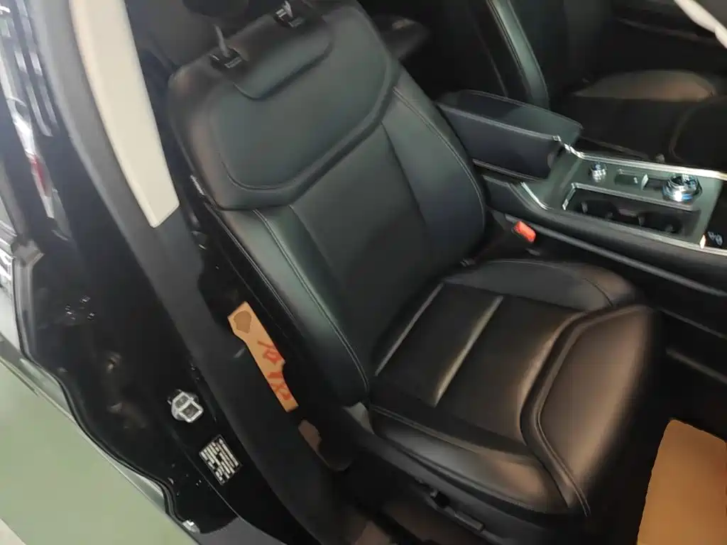 Photo 25 - Ford Explorer