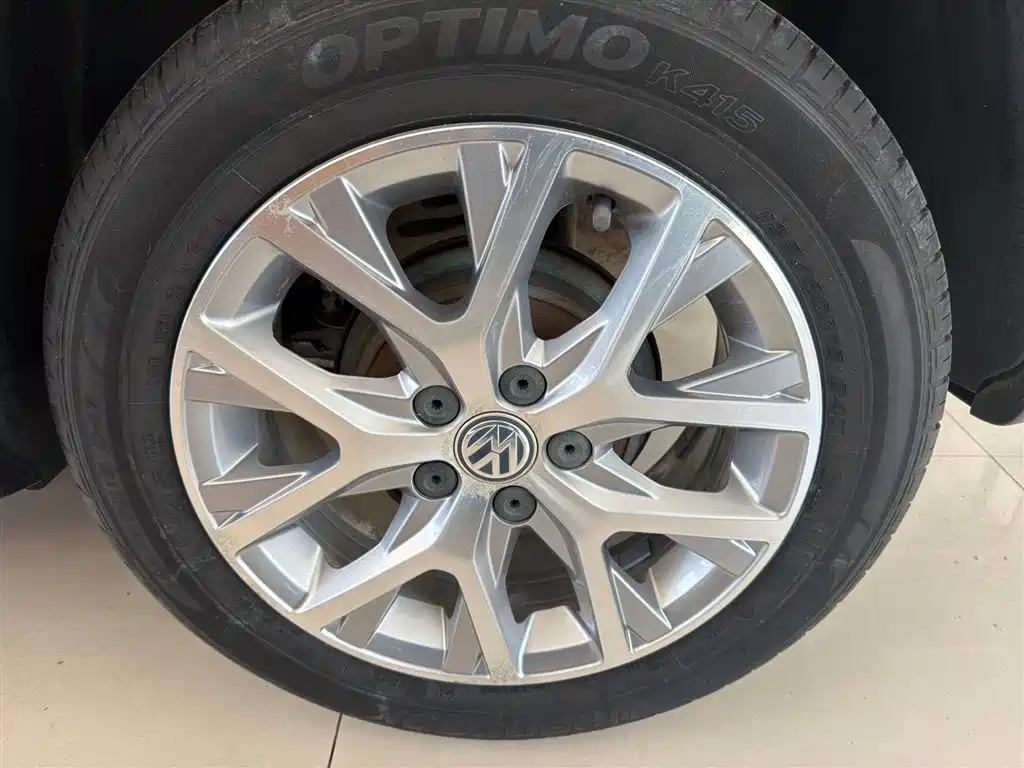 Volkswagen Polo 2014 1.6L Cross Polo Automatic фото 8