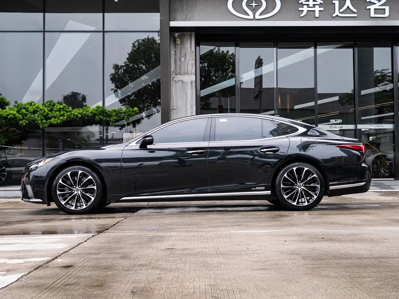 Lexus LS 2021 500h Executive Edition фото 4