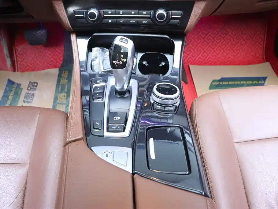BMW 5 Series 2014 520Li Elegance фото 24
