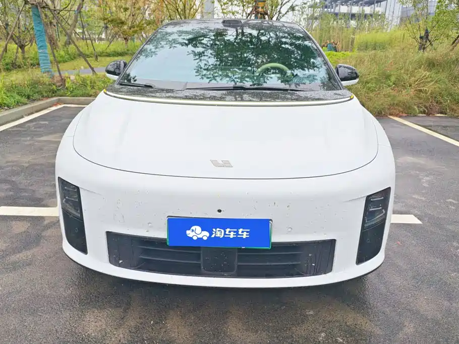 Li Auto i6 2025 2025 4WD Base Model