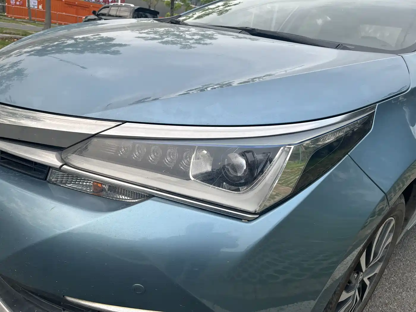 Toyota Corolla 2016 Dual Hybrid 1.8L E-CVT Elite Edition фото 8