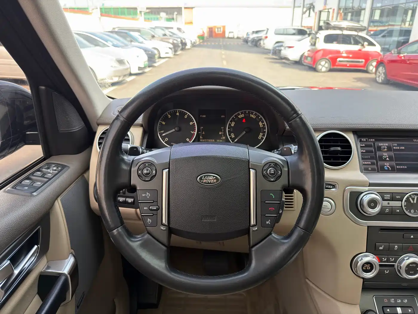 Land Rover Discovery 2015 3.0 SC V6 SE фото 8