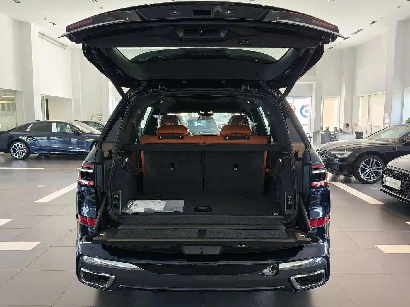 BMW X7 2024 xDrive40i Exclusive M Sport Package фото 16