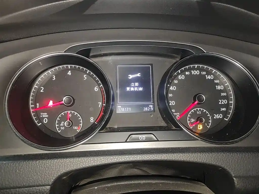 Volkswagen Golf 2014 1.6L Automatic Comfort фото 12