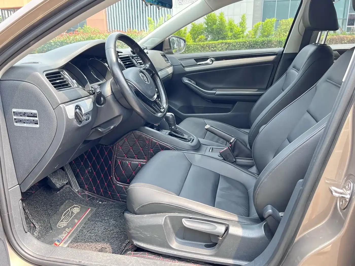 Volkswagen Sagitar 2015 1.6L Automatic Comfort фото 4