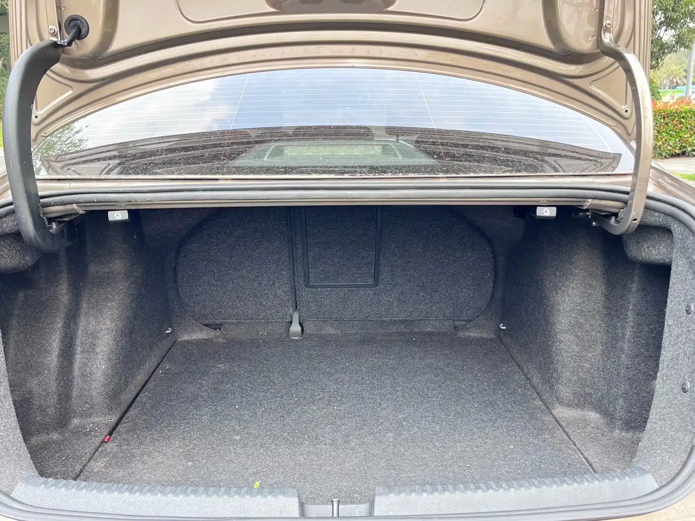 Volkswagen Sagitar 2015 1.6L Automatic Comfort фото 14