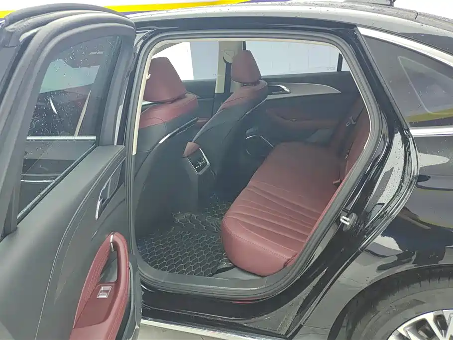 Hongqi H5 2024 1.5T DCT Smart Connect Flag Rhythm Edition фото 11