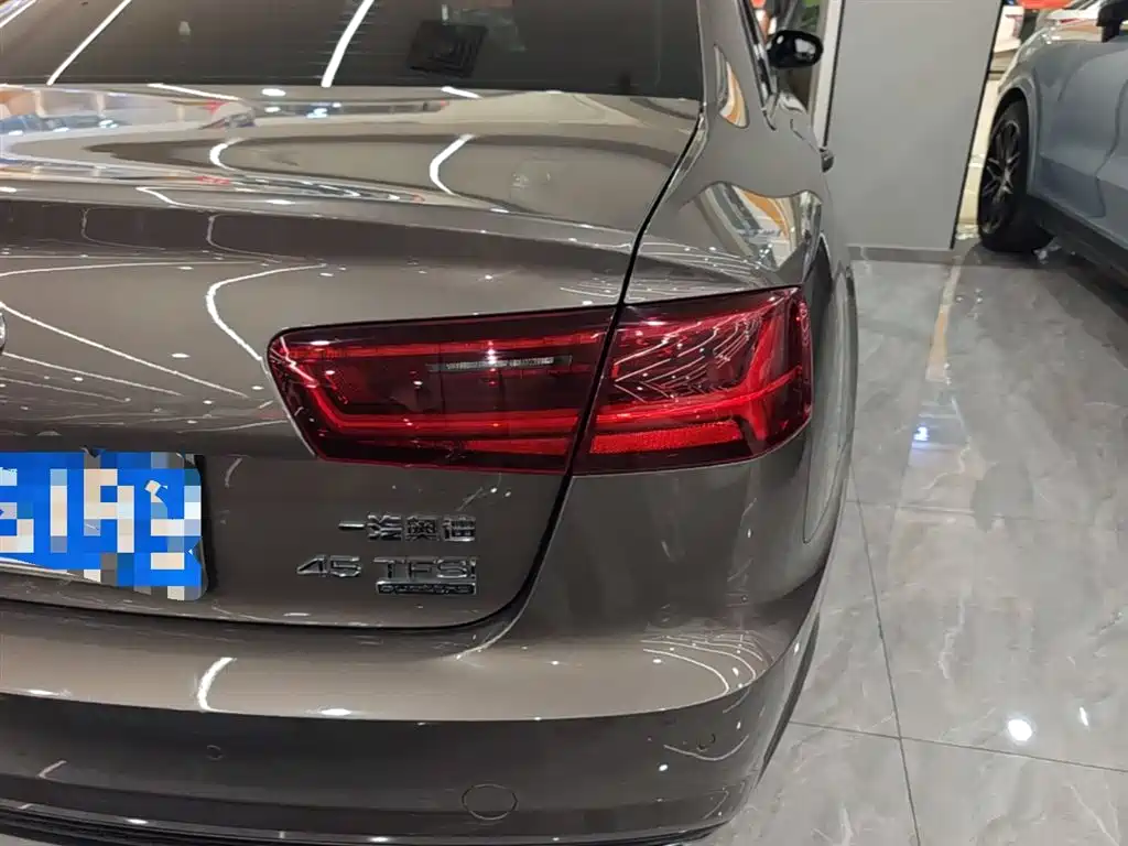 Audi A6L 2018 30th Anniversary 45 TFSI quattro Sport фото 8