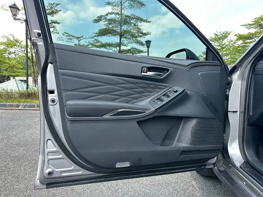 Toyota Avalon 2019 Hybrid 2.5L XLE Premium Edition China VI фото 4